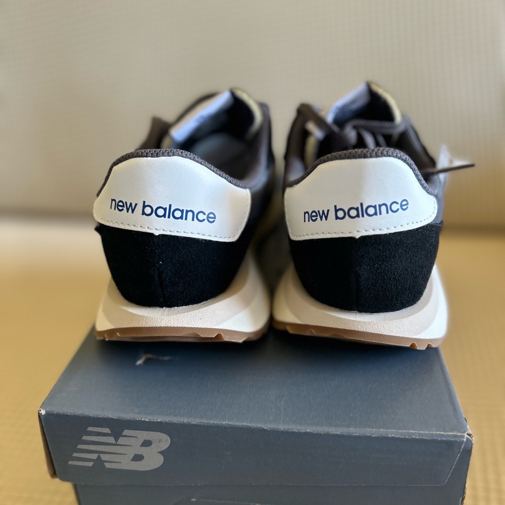 New Balance - Picture 6 of 8